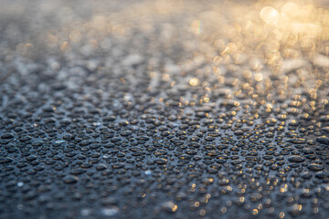 Gefrorene Wassertropfen mit Licht Reflektionen im Winter als Hintergrund oder Textur