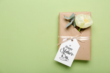 Canvas Print - Greeting card with text HAPPY MOTHER'S DAY, gift box and beautiful eustoma flower on green background