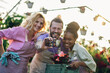 © Zamrznuti tonovi - Multiracial group of gardeners working in a greenhouse and taking selfie with a smartphone