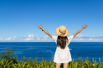 Poster - Woman with white dress and enjoy the sea view with blue sky