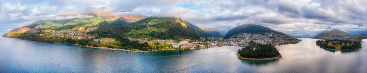 Wall Mural - D NZ Queenstown close waterfront pan