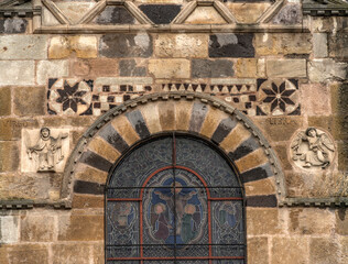 Wall Mural - Détails romans sur la basilique Saint-Austremoine à Issoire, Puy-de-Dôme, France