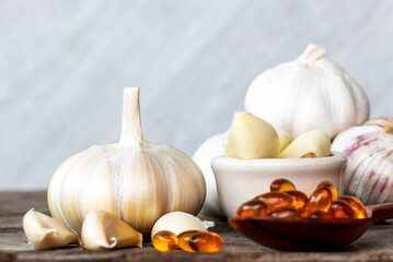 Garlic bulbs and capsules oil.