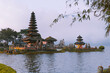 Lago Beratan, templo hindú, en Bali, Indonesia.