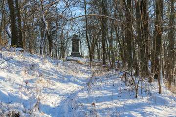 Sticker - in der Stadt Görlitz, der Berg Landeskrone im Winter mit dem Bismarckturm - in the town of Görlitz, the Landeskrone mountain in winter with Bismarck Tower