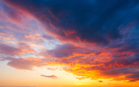 Wall Mural - Utterly spectacular sunset with colorful clouds lit by the sun. Bright epic sky.