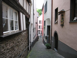 Wall Mural - Enge Gasse in der Altstadt von Cochem an der Mosel