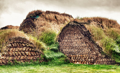 Canvas Print - Glaumbaer, large farm turf house dating from the late 1800s, which reproduce a style of construction used for centuries in Iceland