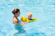 © famveldman - Mother and baby in swimming pool