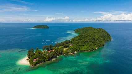 Wall Mural - Tropical islands and beautiful beach. Manukan and Sulug islands. Tunku Abdul Rahman National Park. Kota Kinabalu, Sabah, Malaysia.