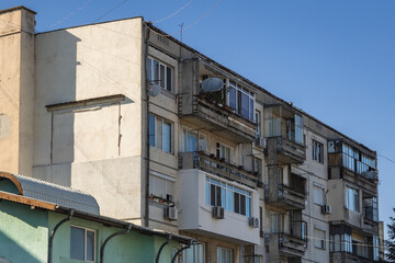 Canvas Print - Exterior of old residential building in Kavarna city, Bulgaria