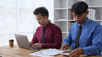 Wall Mural - male business consultant describes a marketing plan to set business strategies for women business owners using the calculator. business planning and research concepts.