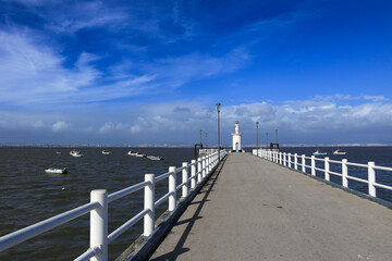 Wall Mural - Lighthouse at the end of a jetty in Alcochete town