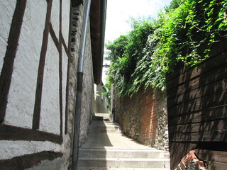 Wall Mural - Aufgang enge Gasse mit Treppe in Dietz