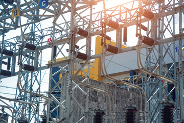 High voltage electric power plant current distribution substation