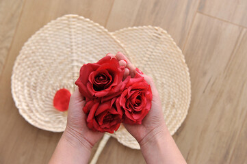 decoração com rosas vermelhas em espaço de beleza spa 