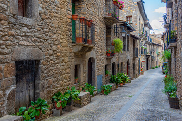 Canvas Print - Medieval street in Spanish village Ainsa