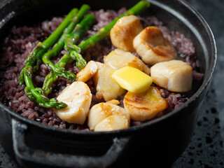 Canvas Print - Scallops, butter, stone pot rice with asparagus	