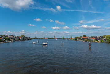 Wall Mural - Freilichtmuseum Zaanse Schans am Fluss Zaan in Zaandam. Provinz Nordholland in den Niederlanden