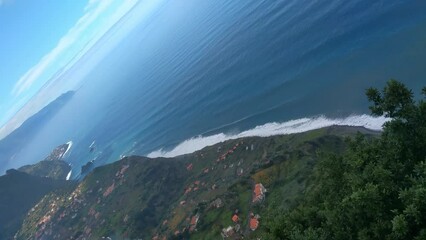 Wall Mural - Beautiful ocean waves roll on the coast