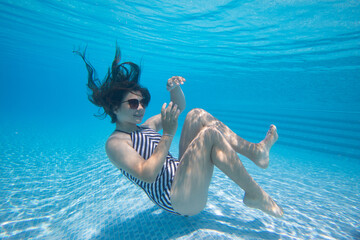 Wall Mural - girl swimming  in pool