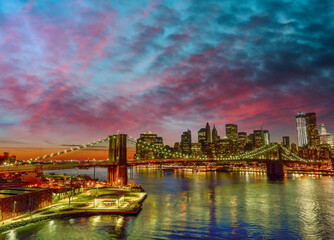 Canvas Print - Skyline of New York City at sunset from Manhattan Bridge