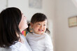 © amanaimages - 母親に抱かれる子供