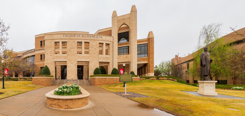 Canvas Print - Overview of College of Allied Health building of University of Oklahoma