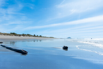 Canvas Print - View along Papamoa beach to landmark Mount Maunganui