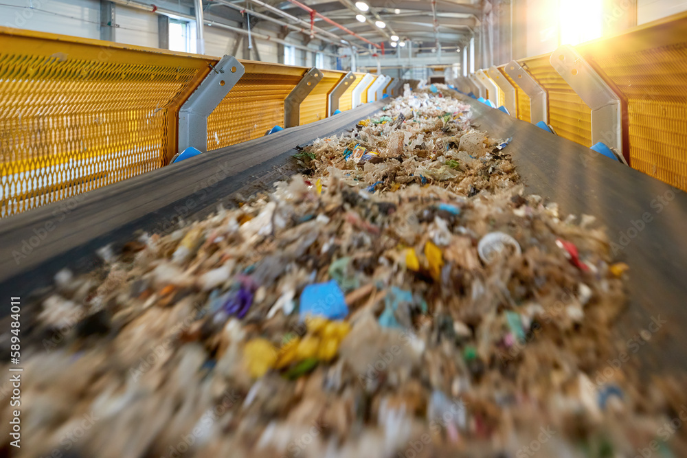 Transportation of fuel obtained from waste (RDF) on a belt to the ...
