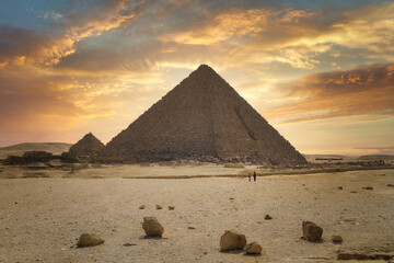 Wall Mural - Beautiful sunset over the pyramid of Menkaure in Giza, Egypt