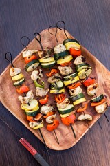 Canvas Print - Vertical shot of vegetables kabobs on a grill