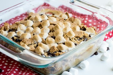 Poster - Closeup of the marshmallow dessert in a glass bowl on a red fabric with white circles