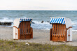 Strandkorb von vorn an der Ostsee mit Wind