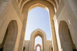 Portal in der Großen Sultan Qabus Moschee von Muscat im Sultanat von Oman.
