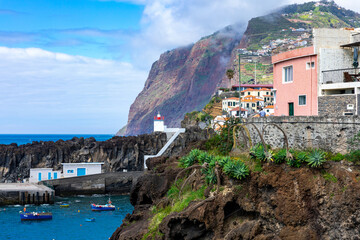 Canvas Print - Madeira. Camara de Lobos. Small fisherman village, popular tourist destination. Madeira is known as the island of eternal spring. Madeira Island, Portugal.