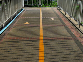 Canvas Print - walkway on a city overpass