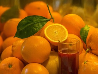 Canvas Print - Closeup of a glass of fruit juice with oranges.