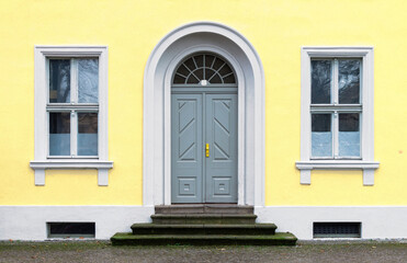 Wall Mural - Old door in the historical house in Potsdam	