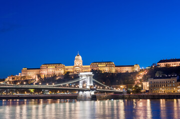 Poster - Chain bridge, Danube and Royal Palace in Budapest, Hungary. Evening photo shoot