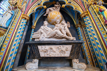  Sir Isaac Newton Monument in Westminster Abbey. The church is World Heritage Site located next to Palace of Westminster in city of Westminster in London, UK. 