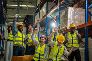 Aufkleber - Warehouse workers are meeting together,Group of multicultural logistics employees working as a team in in a large distribution warehouse.