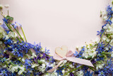 Fototapeta Kwiaty - Tło do publikacji z wiosennymi kwiatami na dzień kobiet, dzień matki 