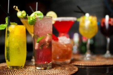 Canvas Print - Closeup of colorful refreshing cocktails on a bar counter