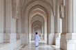 Omani mit Dishdasha in Moschee