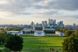 Fototapeta Londyn - Canary Wharf view from the Greenwich hill