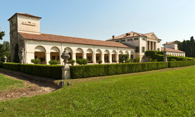 Wall Mural - Fanzolo di Vedelago.Treviso. Villa Emo. Barchessa con giardino