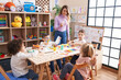 © Krakenimages.com - Woman and group of kids having vocabulary lesson at kindergarten
