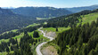 Drohnenaufnahme vom Riedbergpass mit Motorradfahrer in den Allgäuer Alpen