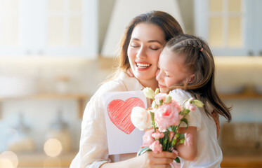 Canvas Print - Daughters giving mother bouquet of flowers.